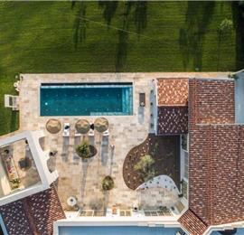  4 Bedroom Villa with Infinity Pool near Rovinj, Istria, Sleeps 8